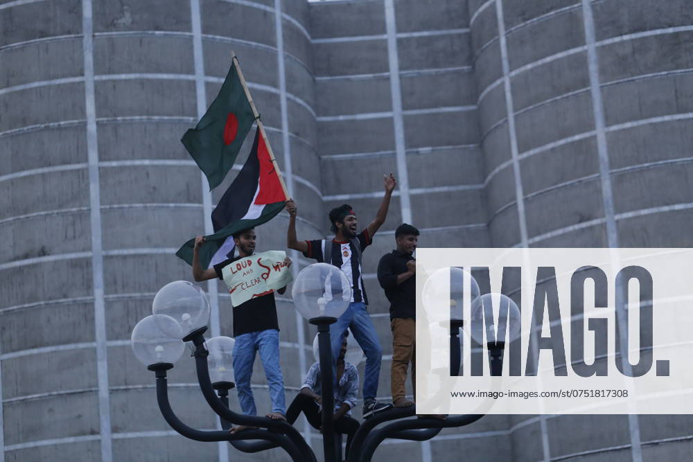 People Celebrates In Bangladesh Bangladeshi people are celebrating the fall of the country s Prime Minister Sheikh Hasina after a deadly clash between police, pro-government forces, and anti-Quota protesters in Dhaka, Bangladesh, on August 5, 2024. Dhaka Bangladesh