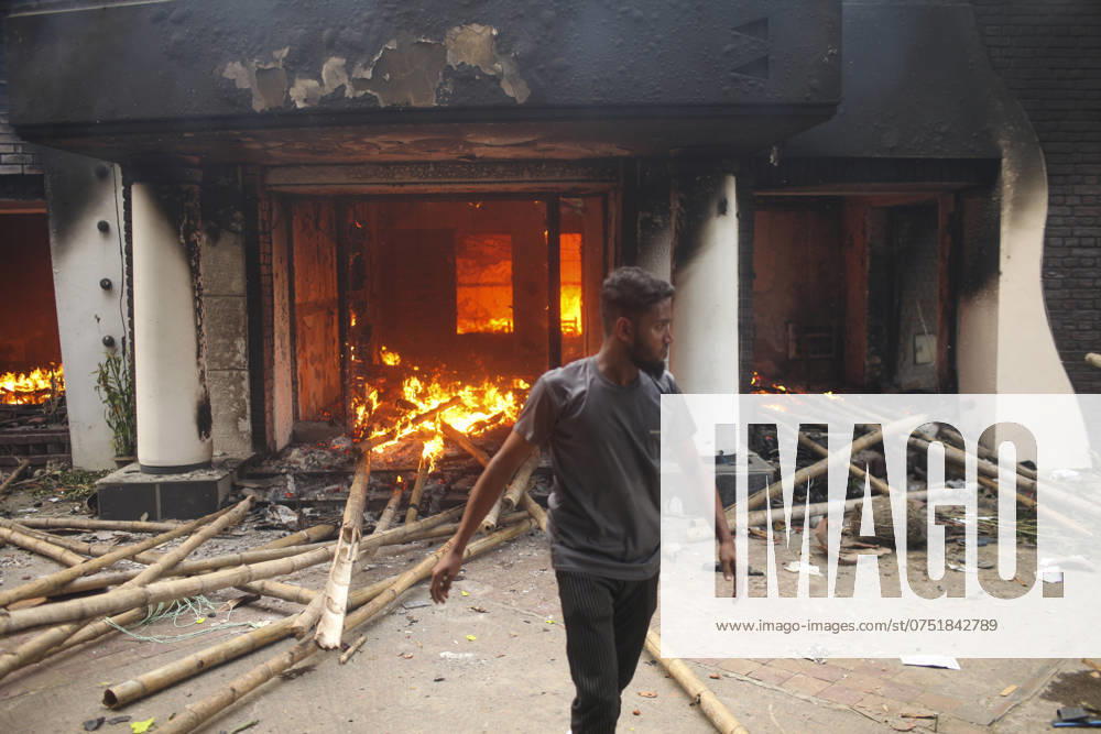 The Bangabandhu Memorial Museum is set on fire by anti-government protestors in Dhaka on August 5, 2024. Protests in Bangladesh that began as student-led demonstrations against government hiring rules in July culminated on August 5, in the prime minister fleeing and the military announcing it would form an interim government. Dhaka Bangladesh - ZUMAj163 20240805_zip_j163_023