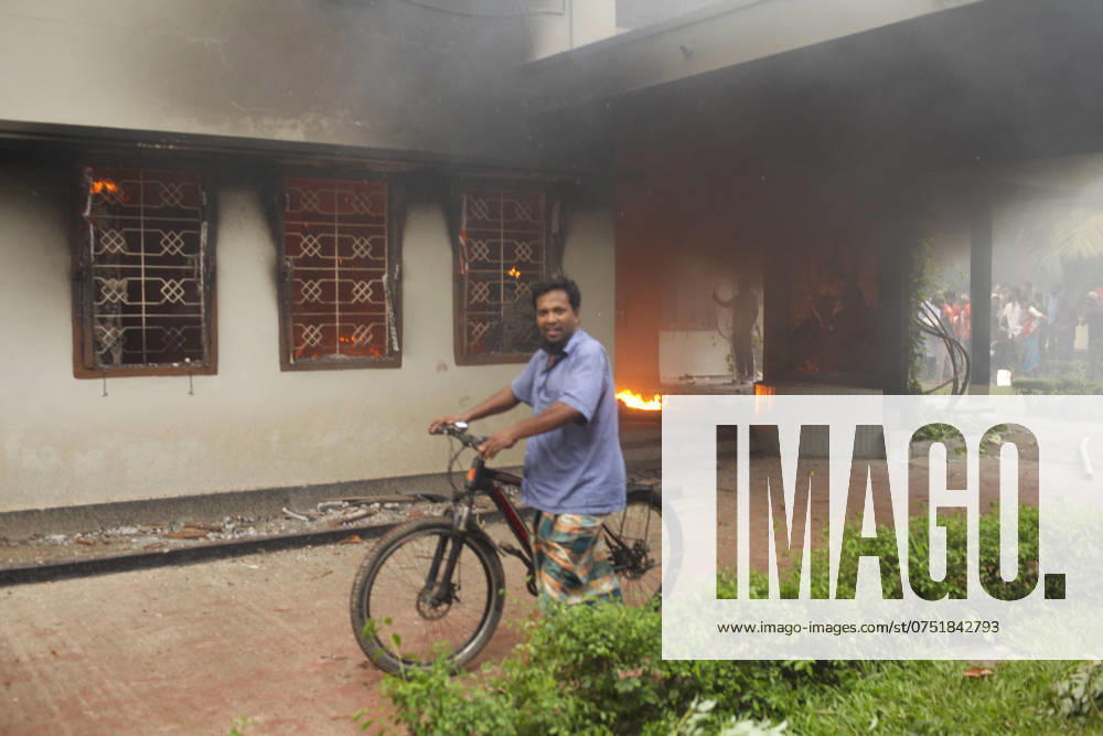The Bangabandhu Memorial Museum is set on fire by anti-government protestors in Dhaka on August 5, 2024. Protests in Bangladesh that began as student-led demonstrations against government hiring rules in July culminated on August 5, in the prime minister fleeing and the military announcing it would form an interim government. Dhaka Bangladesh - ZUMAj163 20240805_zip_j163_024