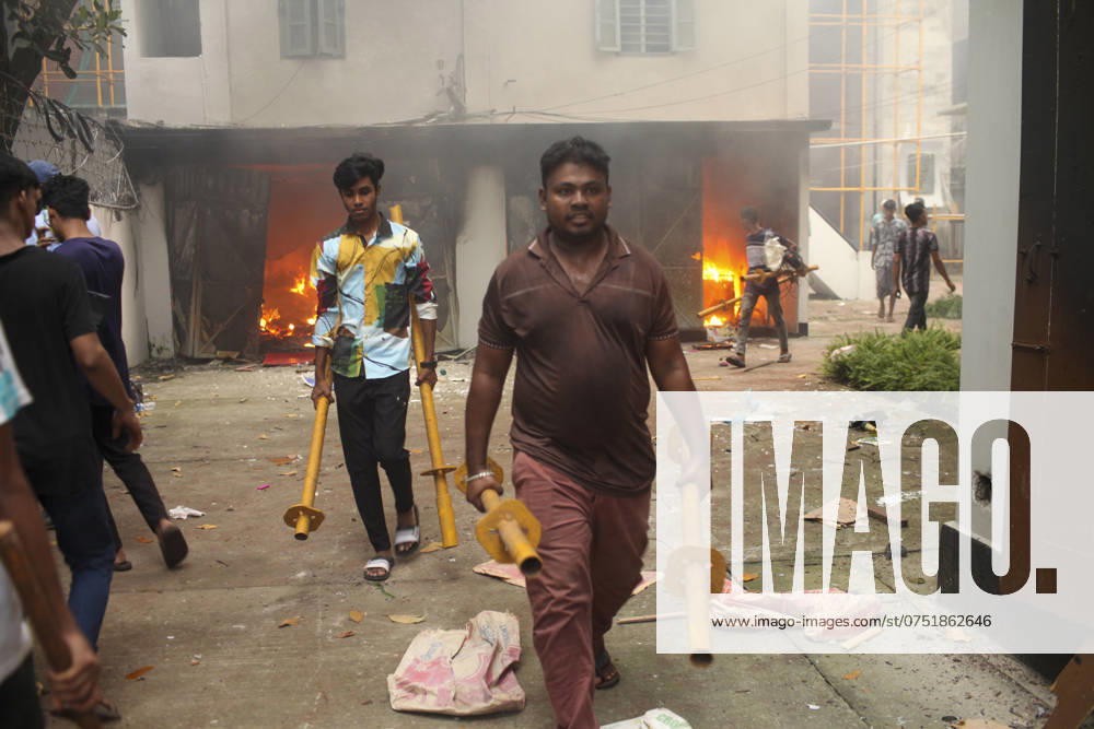 Anti-government protestors vandalise the Bangabandhu Memorial Museum as they set it on fire in Dhaka. Protests in Bangladesh that began as student-led demonstrations against government hiring rules in July culminated on August 5, in the prime minister fleeing and the military announcing it would form an interim government. Dhaka Bangladesh - ZUMAj163 20240805_zip_j163_026