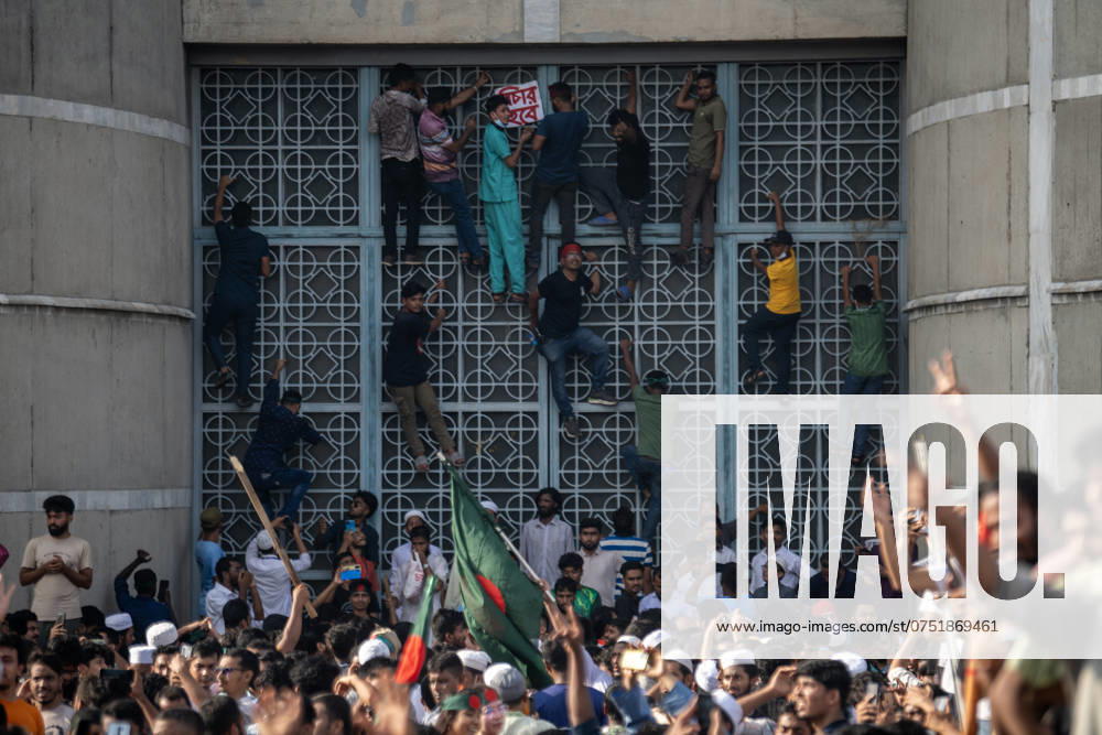 Protests In Bangladesh People are celebrating at the Parliament House after the fall of the country s Prime Minister Sheikh Hasina in Dhaka, Bangladesh, on August 6, 2024. Dhaka Bangladesh