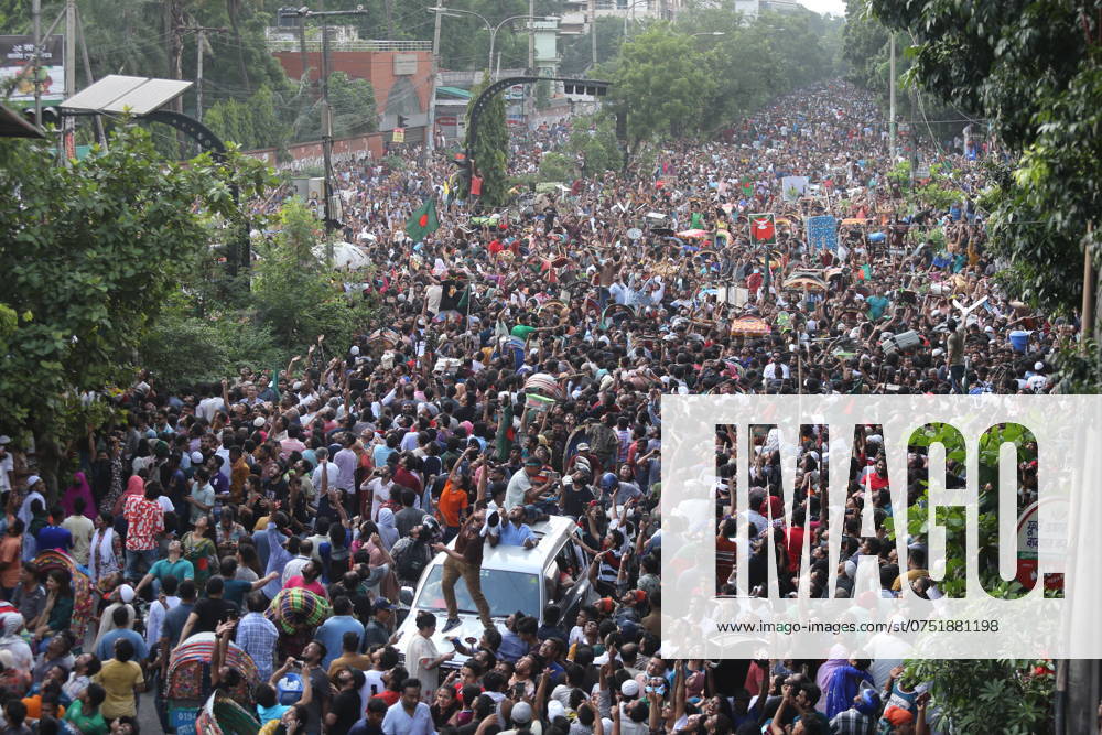 Anti-government protestors celebrate in Shahbag near Dhaka university area in Dhaka on August 5, 2024. Protests in Bangladesh that began as student-led demonstrations against government hiring rules in July culminated on August 5, in the prime minister fleeing and the military announcing it would form an interim government.People gather to celebrate the fall of Bangladesh Prime Minister Sheikh Hasina after an intense clash between police, pro-government forces, and anti-Quota protesters in Dhaka, Bangladesh. Dhaka Bangladesh - ZUMAr336 20240805_zip_r336_034