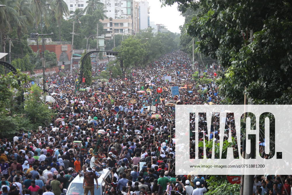 Anti-government protestors celebrate in Shahbag near Dhaka university area in Dhaka on August 5, 2024. Protests in Bangladesh that began as student-led demonstrations against government hiring rules in July culminated on August 5, in the prime minister fleeing and the military announcing it would form an interim government.People gather to celebrate the fall of Bangladesh Prime Minister Sheikh Hasina after an intense clash between police, pro-government forces, and anti-Quota protesters in Dhaka, Bangladesh. Dhaka Bangladesh - ZUMAr336 20240805_zip_r336_036