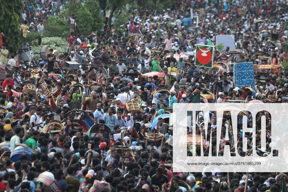 Anti-government protestors celebrate in Shahbag near Dhaka university area in Dhaka on August 5, 2024. Protests in Bangladesh that began as student-led demonstrations against government hiring rules in July culminated on August 5, in the prime minister fleeing and the military announcing it would form an interim government.People gather to celebrate the fall of Bangladesh Prime Minister Sheikh Hasina after an intense clash between police, pro-government forces, and anti-Quota protesters in Dhaka, Bangladesh. Dhaka Bangladesh - ZUMAr336 20240805_zip_r336_039