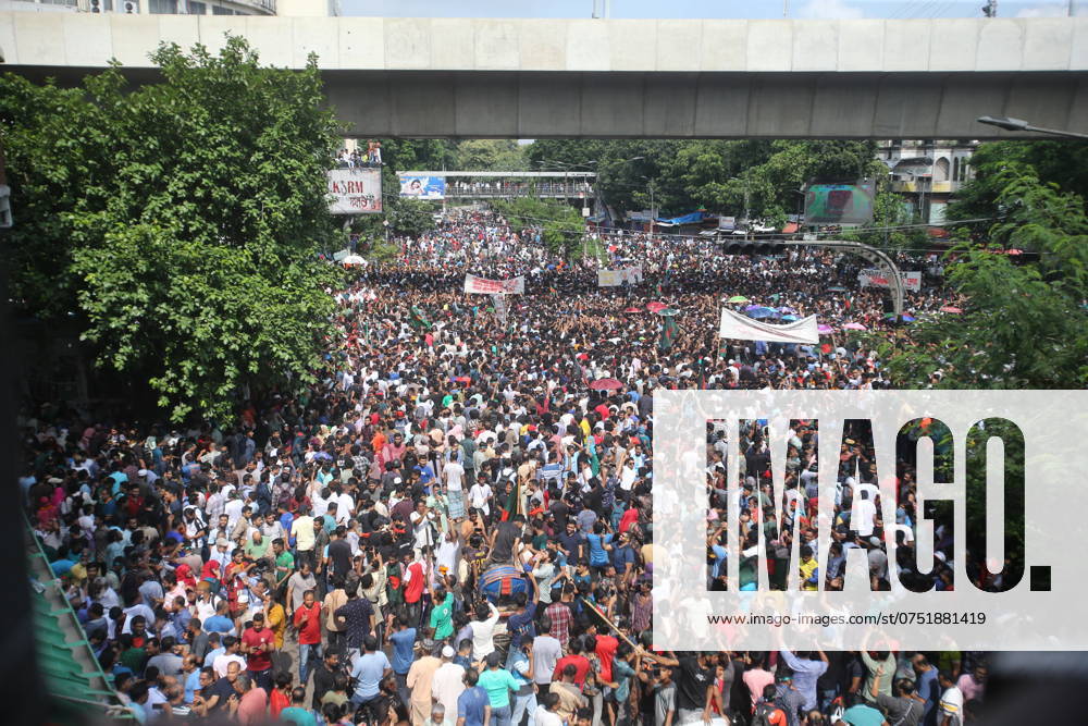 Anti-government protestors celebrate in Shahbag near Dhaka university area in Dhaka on August 5, 2024. Protests in Bangladesh that began as student-led demonstrations against government hiring rules in July culminated on August 5, in the prime minister fleeing and the military announcing it would form an interim government.People gather to celebrate the fall of Bangladesh Prime Minister Sheikh Hasina after an intense clash between police, pro-government forces, and anti-Quota protesters in Dhaka, Bangladesh. Dhaka Bangladesh - ZUMAr336 20240805_zip_r336_060