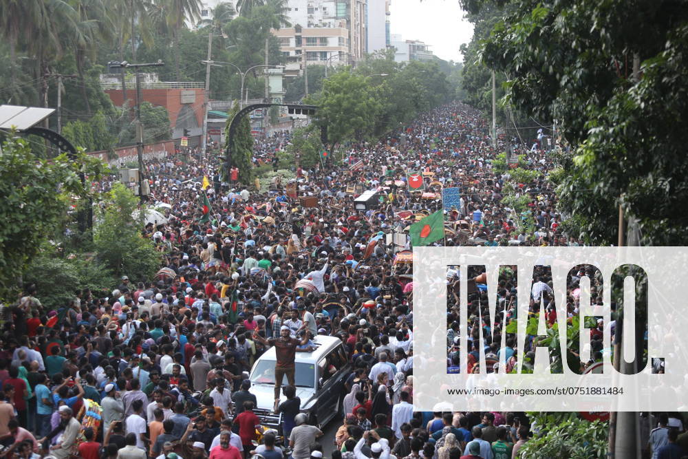 Anti-government protestors celebrate in Shahbag near Dhaka university area in Dhaka on August 5, 2024. Protests in Bangladesh that began as student-led demonstrations against government hiring rules in July culminated on August 5, in the prime minister fleeing and the military announcing it would form an interim government.People gather to celebrate the fall of Bangladesh Prime Minister Sheikh Hasina after an intense clash between police, pro-government forces, and anti-Quota protesters in Dhaka, Bangladesh. Dhaka Bangladesh - ZUMAr336 20240805_zip_r336_068