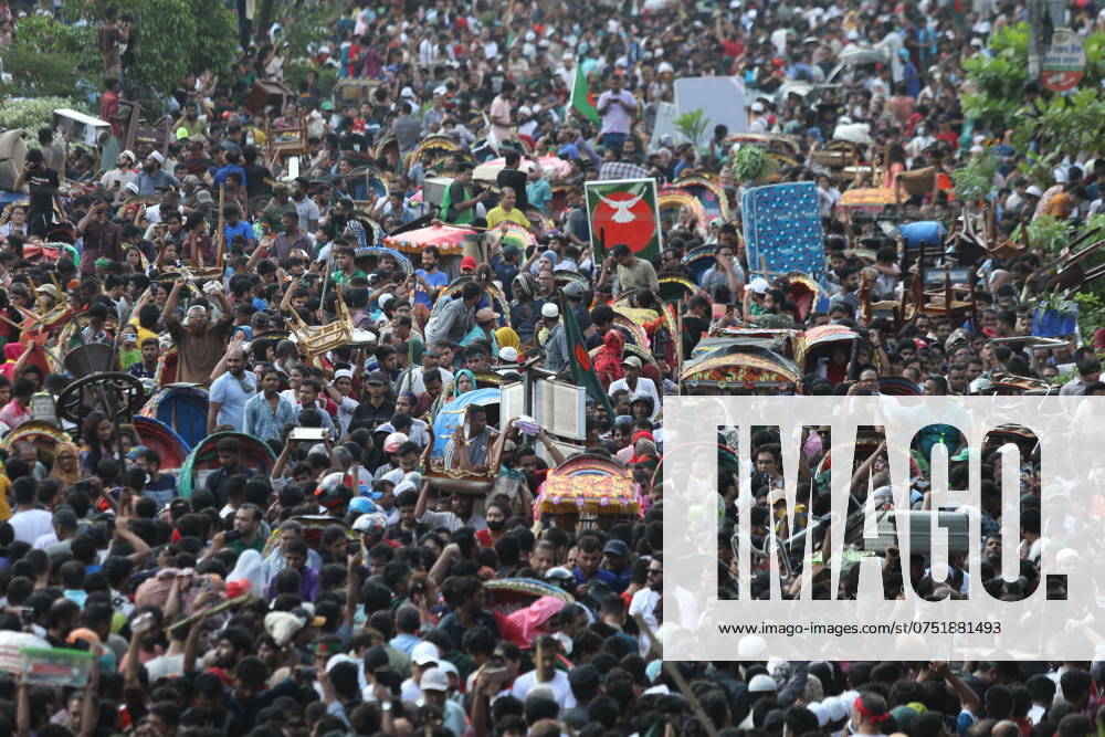 Anti-government protestors celebrate in Shahbag near Dhaka university area in Dhaka on August 5, 2024. Protests in Bangladesh that began as student-led demonstrations against government hiring rules in July culminated on August 5, in the prime minister fleeing and the military announcing it would form an interim government.People gather to celebrate the fall of Bangladesh Prime Minister Sheikh Hasina after an intense clash between police, pro-government forces, and anti-Quota protesters in Dhaka, Bangladesh. Dhaka Bangladesh - ZUMAr336 20240805_zip_r336_071