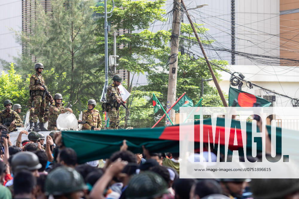 Dhaka celebrate the resignation of the Prime Minister - 05 Aug 2024 People shake hands with the army personnel at Shahbagh during the celebration in Shahbag near Dhaka University area. Thousands of people are celebrating the resignation of Bangladeshi Prime Minister Sheikh Hasina. Protests in Bangladesh that began as student-led demonstrations against government hiring rules in July culminated on August 5, in the prime minister fleeing and the military announcing it would form an interim government. Dhaka Bangladesh