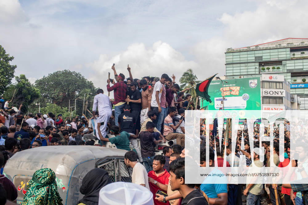 Anti-government protestors march on the street during the celebrations. Thousands of people are celebrating the resignation of Bangladeshi Prime Minister Sheikh Hasina..Protests in Bangladesh that began as student-led demonstrations against government hiring rules in July culminated on August 5, in the prime minister fleeing and the military announcing it would form an interim government. Dhaka Bangladesh - ZUMAs197 20240805_aaa_s197_082