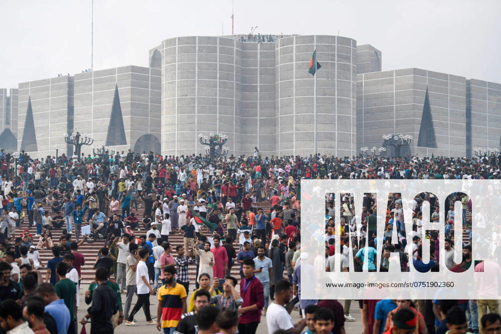 Anti-government protestors gather at the parliament house during the celebrations. Thousands of People celebrate the resignation of Bangladeshi Prime Minister Sheikh Hasina. Protests in Bangladesh that began as student-led demonstrations against government hiring rules in July culminated on August 5, in the Prime Minister fleeing and the military announcing it would form an interim government. Dhaka Bangladesh - ZUMAs197 20240805_aaa_s197_104