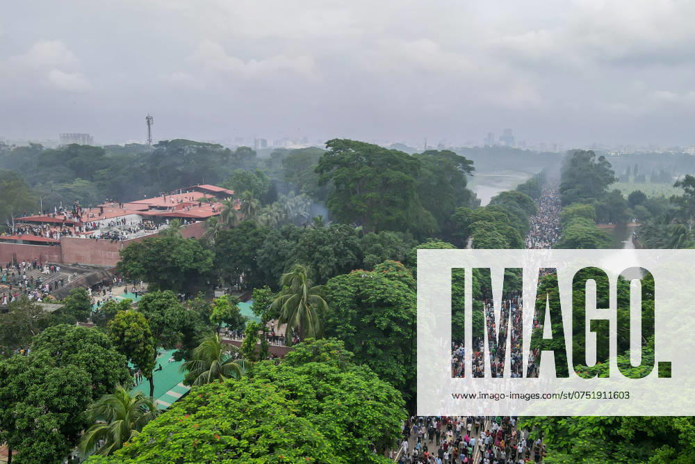 Thousands of People celebrate in Dhaka - 05 Aug 2024 (EDITORS NOTE: Image taken with drone) Bangladeshi people are seen celebrating at the country s Prime Minister Sheikh Hasina s residence during the celebrations. Thousands of people are celebrating the resignation of Bangladeshi Prime Minister Sheikh Hasina. Protests in Bangladesh that began as student-led demonstrations against government hiring rules in July culminated on August 5, with the Prime Minister fleeing and the military announcing it would form an interim government. Dhaka Bangladesh