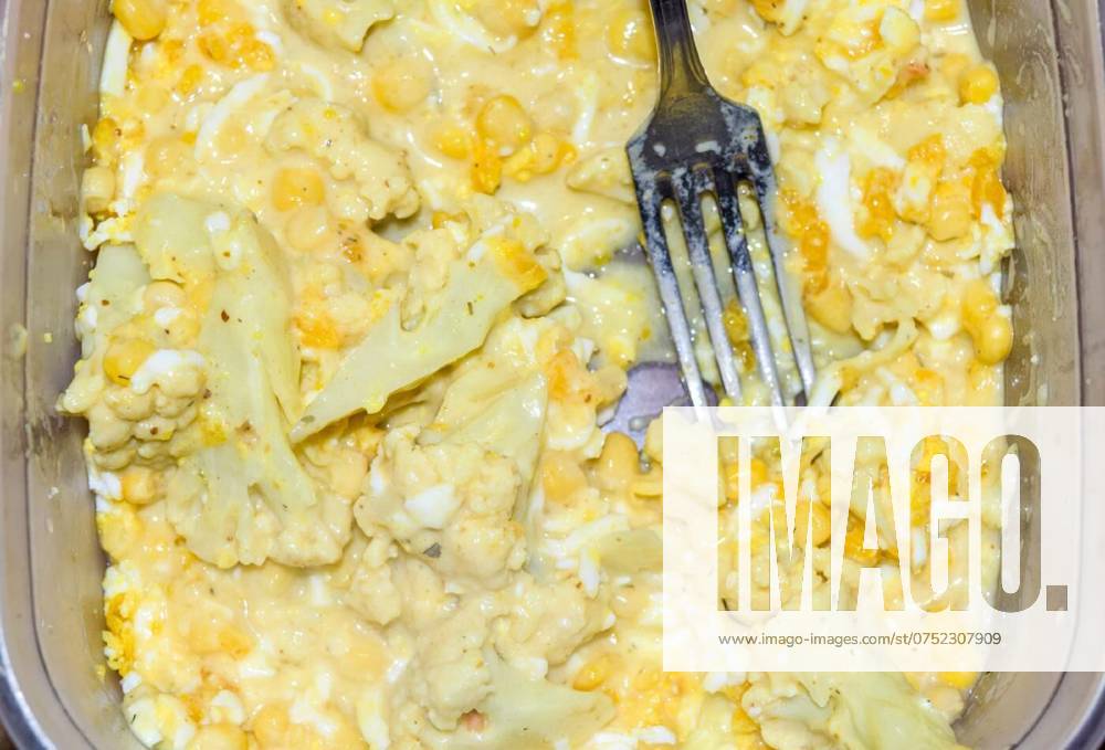 Breakfast of eggs, corn and broccoli in a container and with, Breakfast of eggs, corn and broccoli in a container and with a fork., Breakfast of eggs, corn and broccoli in a container and with a fork., 27.10.2023,