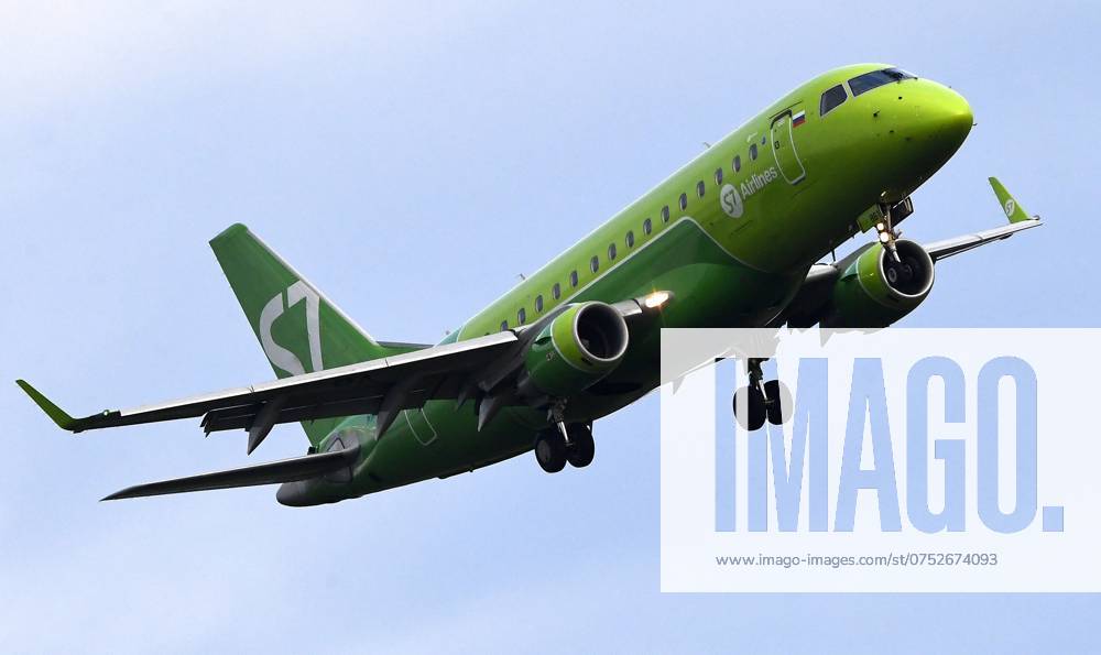 Russia Airlines 8740280 08.08.2024 An S7 Airlines Embraer E170 lands at Dmitry Hvorostovsky International Airport in Krasnoyarsk, Russia. Ilya Naymushin Sputnik Krasnoyarsk region Russia