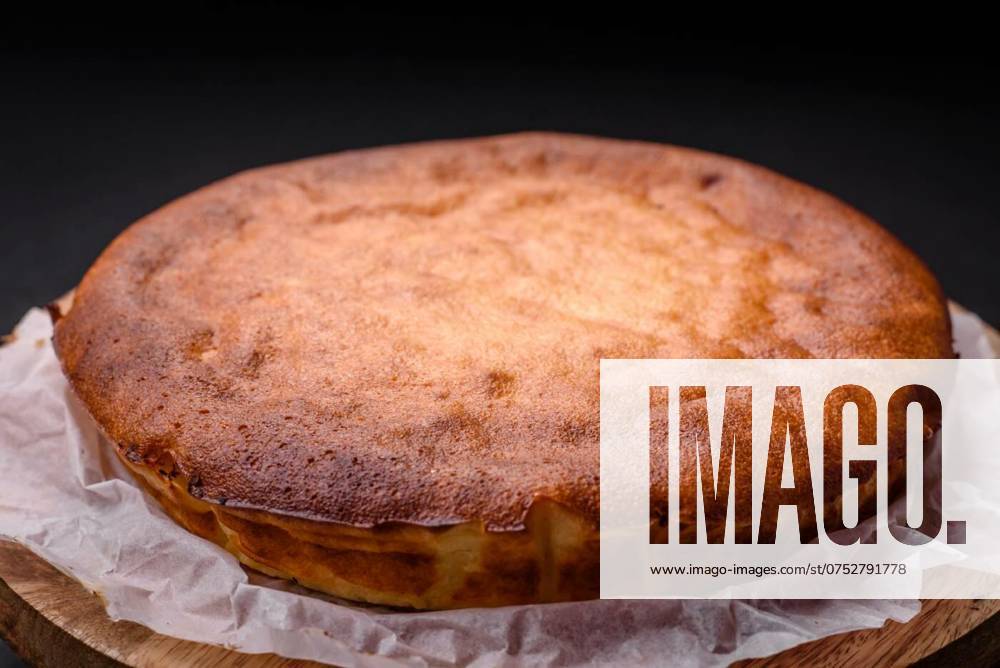 Delicious homemade round baked mince pie or tart, Delicious homemade round baked mince pie or tart on textured concrete background, Delicious homemade round baked mince pie or tart on textured concrete background, 12.12.2023,