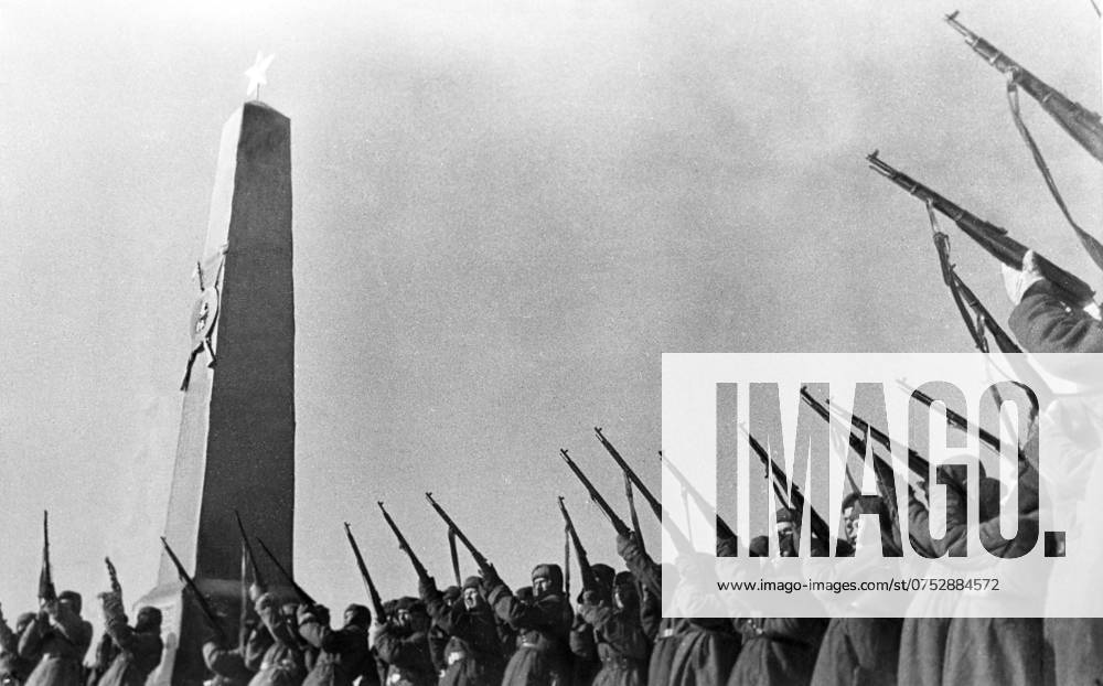 Great Patriotic War 5657663 01.02.1943 The Great Patriotic War (1941-1945). The Battle of Stalingrad, July 1942 - February 1943. The first obelisk for the fallen defenders of Stalingrad on Mamayev Kurgan unveiled in February 1943. Zelma Volgograd Russia