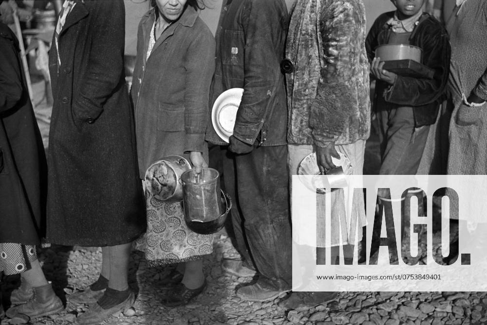 Group of People at Mealtime in Flood Refugee Camp, Forrest City, Arkansas, USA, Walker Evans, U.S. Resettlement Administration, March 1936