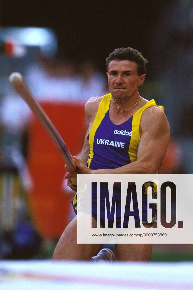 Sergej Bubka (Ukraine) - Anlauf Leichtathletik WM Herren Weltmeisterschaft 1993, Nationaltrikot, Einzelbild Stuttgart Dynamik,
