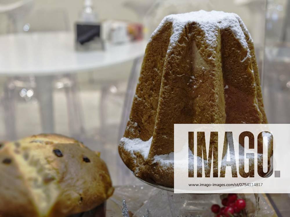 Christmas concept: The pandoro, a typical Italian dessert with butter, eggs and sugar, Christmas concept: The pandoro, a typical Italian dessert with butter, eggs and sugar. High quality photo, Christmas concept: The pandoro, a typical Italian dessert with butter, eggs and sugar. High quality photo, 22.04.2024,