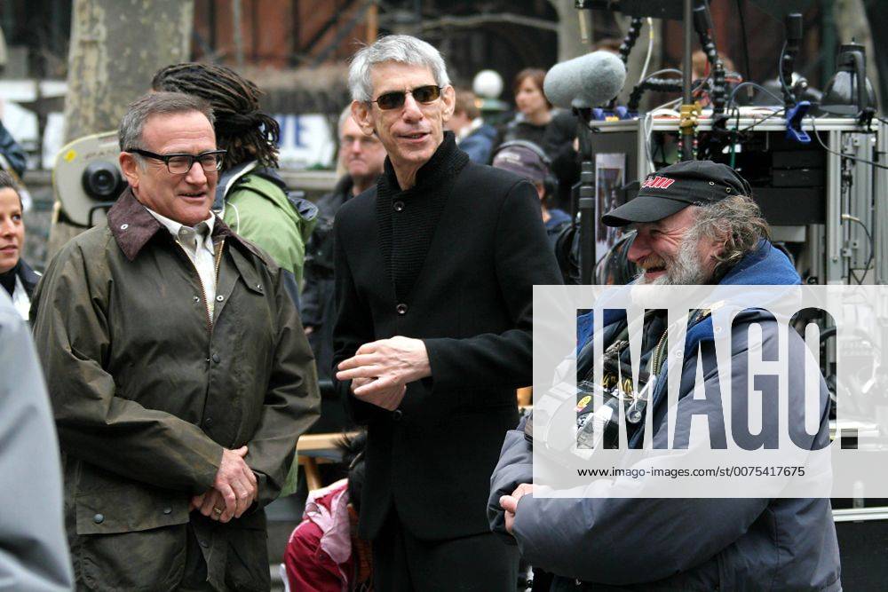 Mar. 28, 2008 - New York, New York, U.S. - ON SET OF LAW AND ORDER-SPECIAL VICTIMS UNIT .IN BRYANT PARK W,42ST DATE 03-28-08 - ROBIN WILLIAMS,RICHARD BELZER. RADIOMEN .K56802JBB - ZUMAba9_ 20080328_gaf_ba9_087