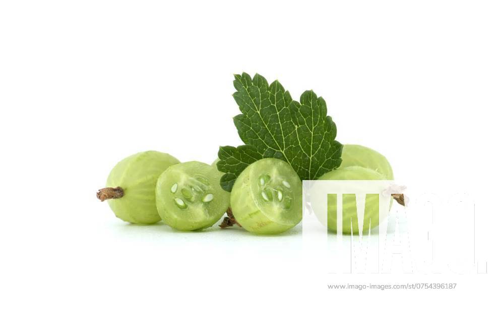 Fresh green gooseberries with leaf on a white background, whole and sliced, Fresh green gooseberries with a green leaf on a white background. Includes whole and sliced berries, showcasing seeds and texture., Fresh green gooseberries with a green leaf on a white background. Includes whole and sliced berries, showcasing seeds and texture., 28.05.2024,