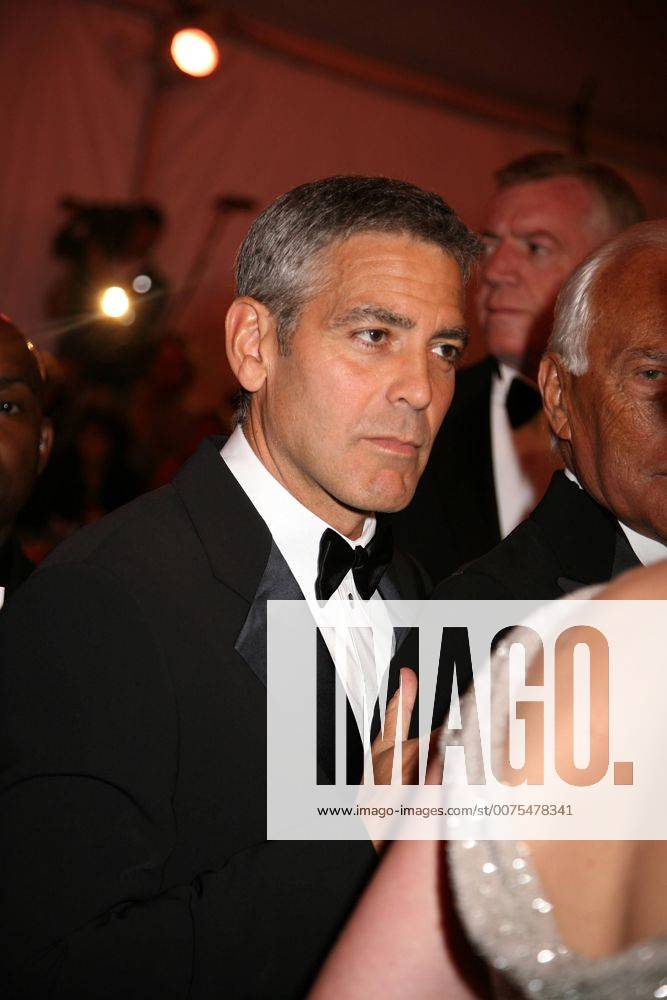 METROPOLITAN MUSEUM OF ART COSTUME INSTITUTE GALA.SUPERHEROES.METROPOLITAN MUSEUM OF ART, NYC.MAY 5, 08.PHOTOS BY SONIA MOSKOWITZ, GLOBE PHOTOS INC, 2008.GEORGE CLOONEY.K58813SMO - ZUMAms4_ 20080505_zaf_ms4_050