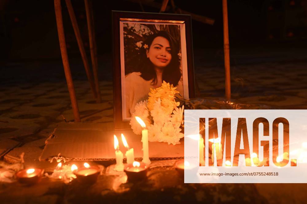People pay homage during a candle light vigil march amid nationwide strike by doctors to condemn the rape and murder of a young medic from Kolkata, along a street in New Delhi on August 17, 2024. Crowds of Indian doctors dressed in white coats came as if ready for work on August 17, but instead stood outside hospitals demanding justice after the rape and murder of a colleague. Delhi India - ZUMAn310 20240817_zip_n310_010