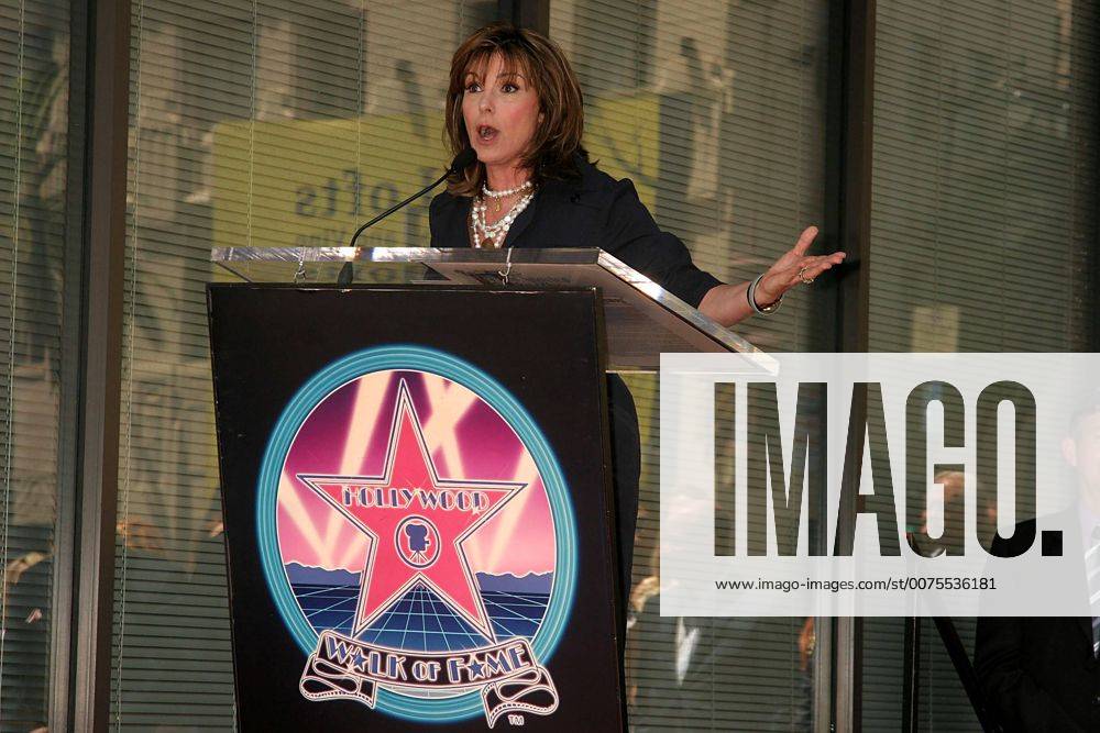 Hollywood, California, U.S. - I13366CHW.SUSAN SAINT JAMES STAR CEREMONY ON THE HOLLYWOOD BLVD WALK OF FAME .HOLLYWOOD & VINE, HOLLYWOOD, CA .06 11 08.SUSAN SAINT JAMES - ZUMAw87_ 20080611_gaf_w87_074