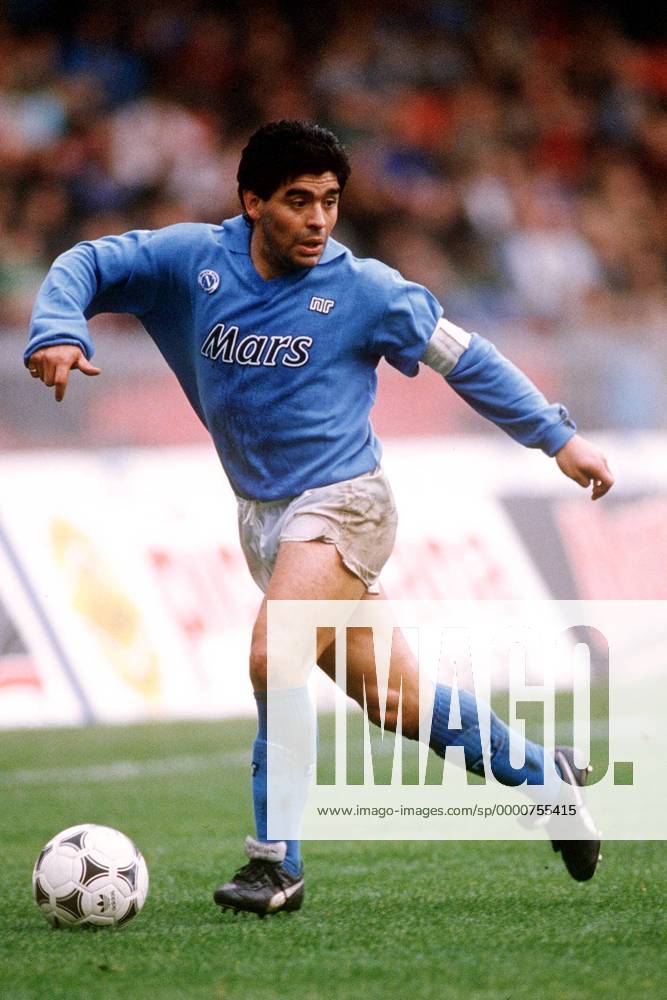 Diego Armando Maradona (Napoli) Fußball Herren Serie A 1990 1991, 1. Italienische Liga, Mailand - SSC Neapel 4:1 Einzelbild Mailand Dynamik,