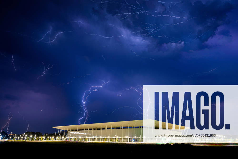 KW33 Croatia Lightnings Lightnings are seen over the city during a storm in Osijek, Croatia on Aougust 17, 2024. BornaxJaksic PIXSELL