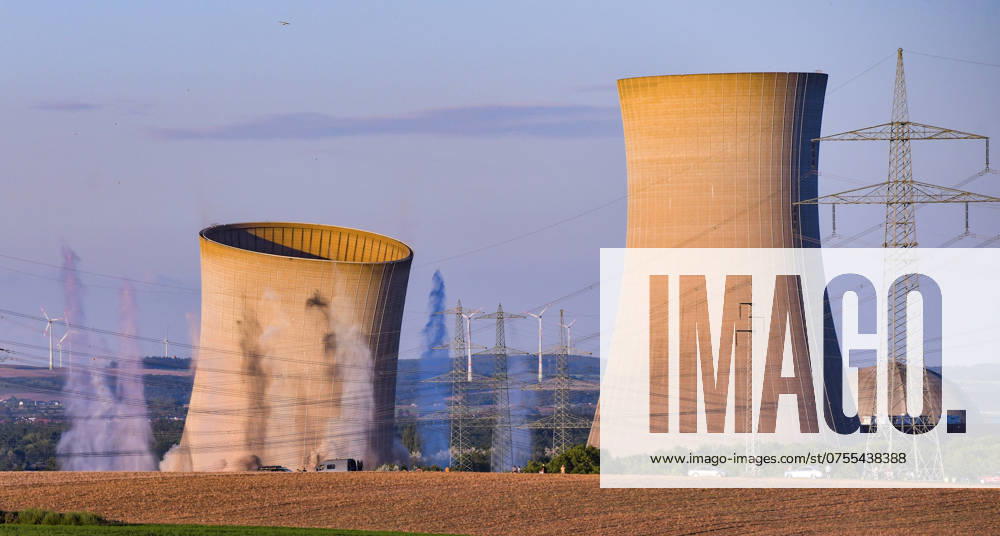 AKW Grafenrheinfeld, blasting of the cooling towers, emwirt, on 16 08 2024 the two cooling towers of the nuclear power plant in Grafenrheinfeld were blown up Grafenrheinfeld