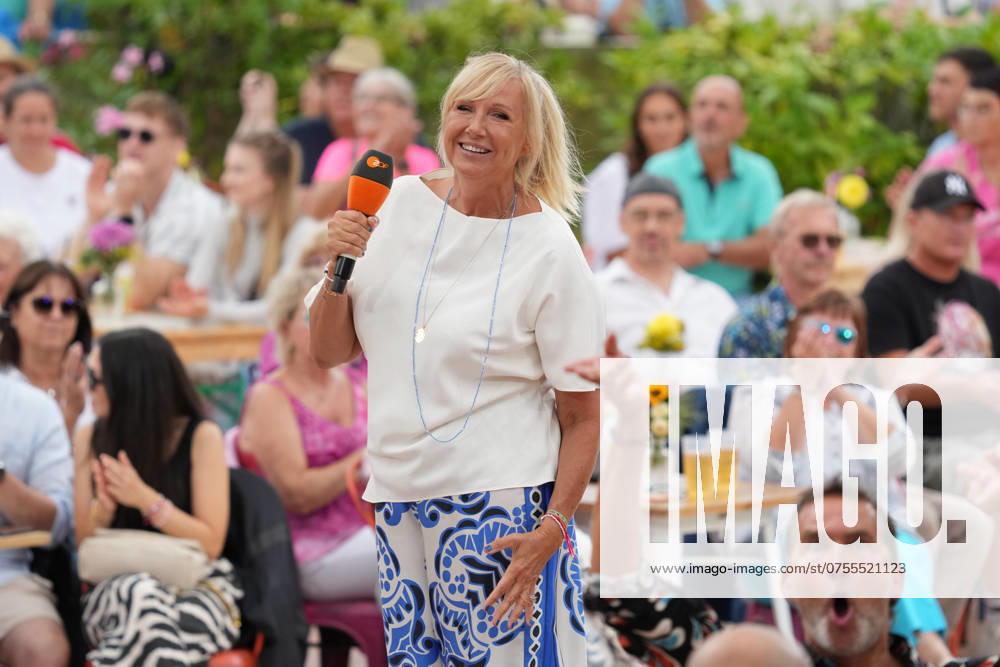 ZDF Fernsehgarten presenter Andrea Kiwi Kiewel in the entertainment show ZDF Fernsehgarten on 18 08 2024 in Mainz Mainz ZDF Fernsehgarten Rheinland Pfalz