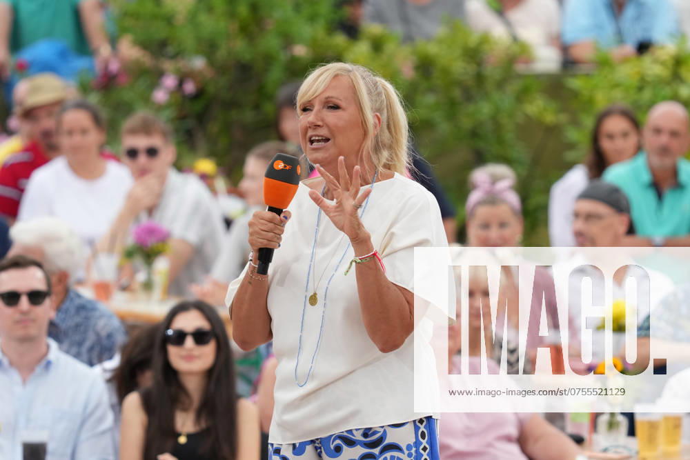 ZDF Fernsehgarten presenter Andrea Kiwi Kiewel in the entertainment show ZDF Fernsehgarten on 18 08 2024 in Mainz Mainz ZDF Fernsehgarten Rheinland Pfalz