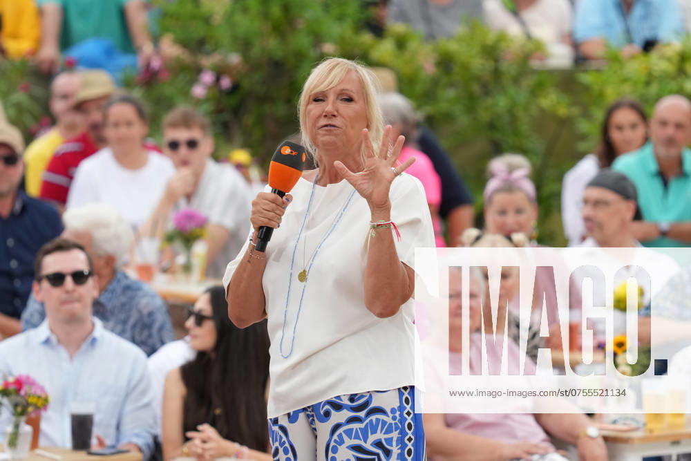 ZDF Fernsehgarten presenter Andrea Kiwi Kiewel in the entertainment show ZDF Fernsehgarten on 18 08 2024 in Mainz Mainz ZDF Fernsehgarten Rheinland Pfalz