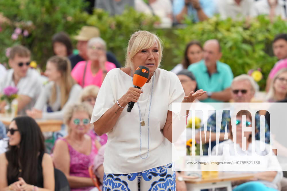 ZDF Fernsehgarten presenter Andrea Kiwi Kiewel in the entertainment show ZDF Fernsehgarten on 18 08 2024 in Mainz Mainz ZDF Fernsehgarten Rheinland Pfalz