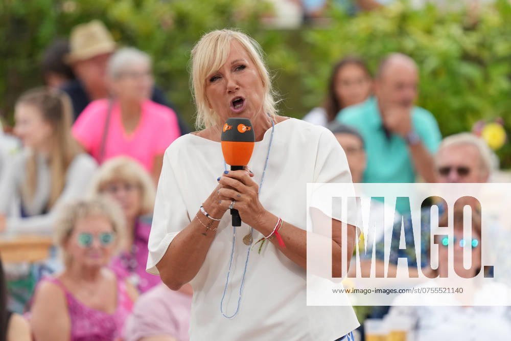 ZDF Fernsehgarten presenter Andrea Kiwi Kiewel in the entertainment show ZDF Fernsehgarten on 18 08 2024 in Mainz Mainz ZDF Fernsehgarten Rheinland Pfalz