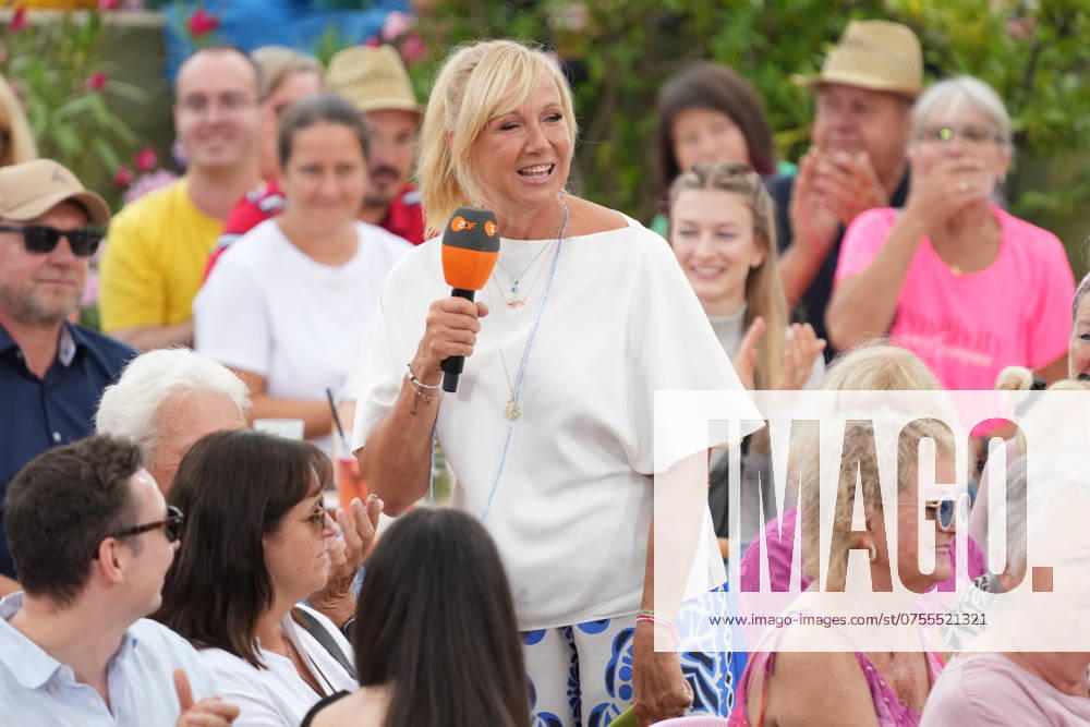 ZDF Fernsehgarten presenter Andrea Kiwi Kiewel in the entertainment show ZDF Fernsehgarten on 18 08 2024 in Mainz Mainz ZDF Fernsehgarten Rheinland Pfalz