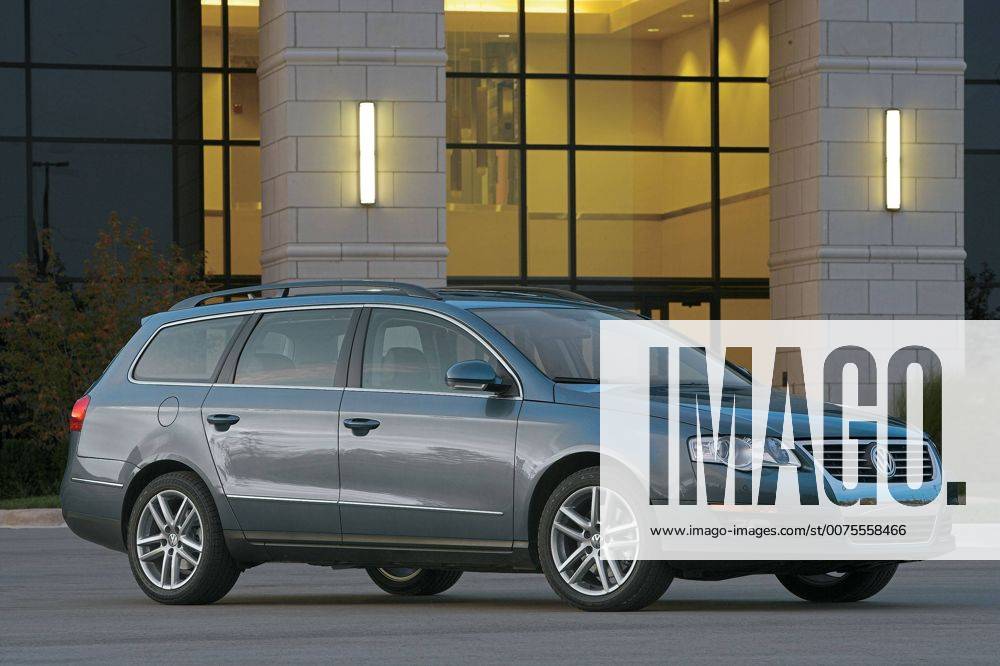 Jan 04, 2008 - Los Angeles, California, USA - 2008 VW Passat wagon in grey. - ZUMAx90_ 20080104_sha_x90_185