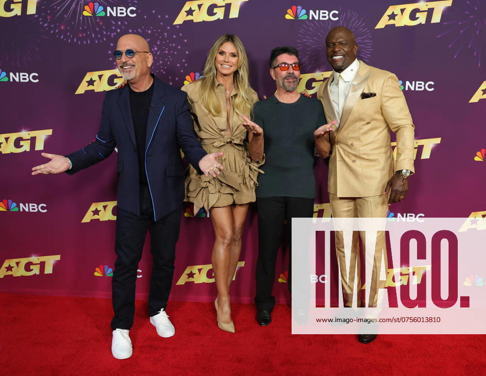 PASADENA, CA - AUGUST 20: Hpwie Mandel, Heidi Klum, Simon Cowell and Terry Crews at America s Got Talent Season 19 Live Show on August 20, 2024 at the Hotel Dena in Pasadena, California.