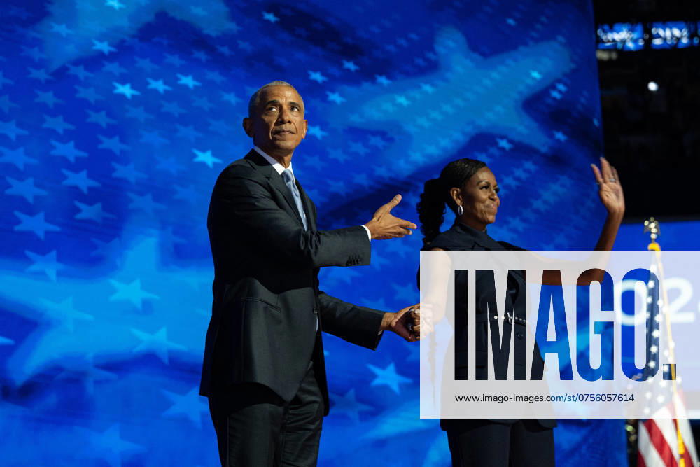 DNC Day Two - Chicago Former US President Barack Obama and Former First Lady Michelle Obama on stage at the 2024 Democratic National Convention in Chicago, IL, USA, at the United Center on Tuesday, August 20, 2024. Photo by Annabelle Gordon CNP ABACAPRESS.COM IL Illinois United States