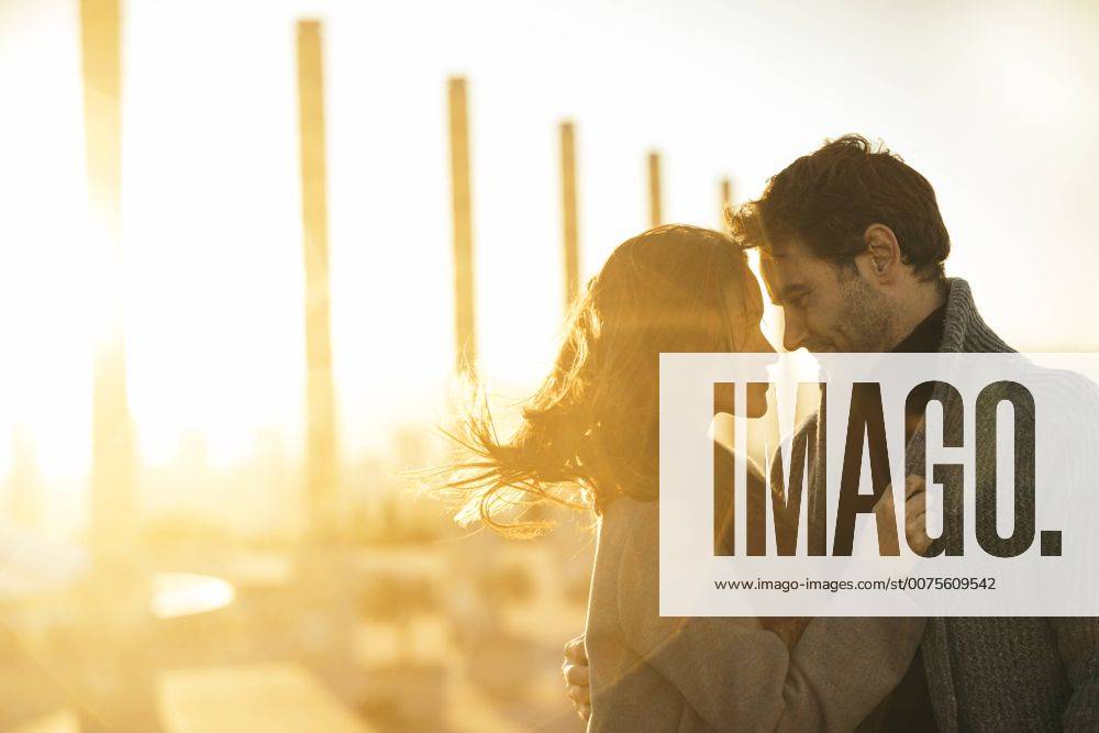 Couple in love at backlight model released Symbolfoto KKAF00135