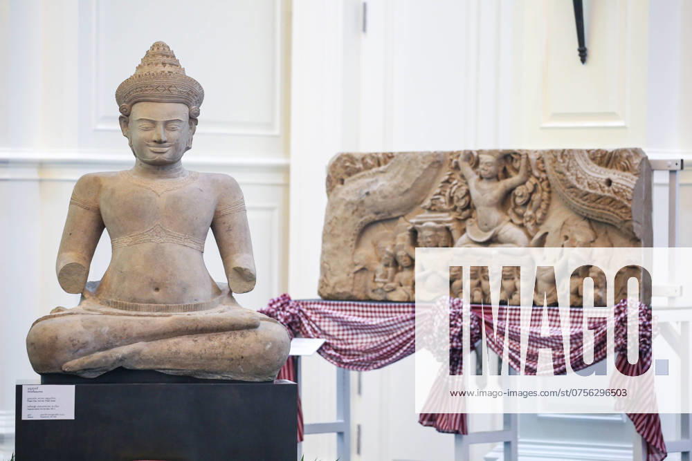Bilder des Jahres 2024, Entertainment 08 August Entertainment Themen der Woche KW34 (240822) -- PHNOM PENH, Aug. 22, 2024 -- Khmer ancient statues are on display at the Peace Palace in Phnom Penh, Cambodia on Aug. 22, 2024. Cambodia on Thursday celebrated the return of 70 stolen Khmer ancient artifacts to the Southeast Asian nation from abroad. (Photo by Xinhua) CAMBODIA-PHNOM PENH-LOOTED ARTIFACTS-RETURN Rani