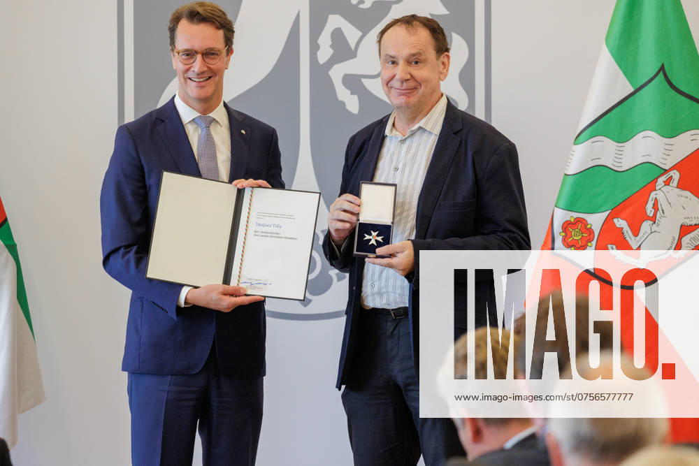 Düsseldorf NRW Minister President Hendrik Wüst li awards the Order of Merit of the State