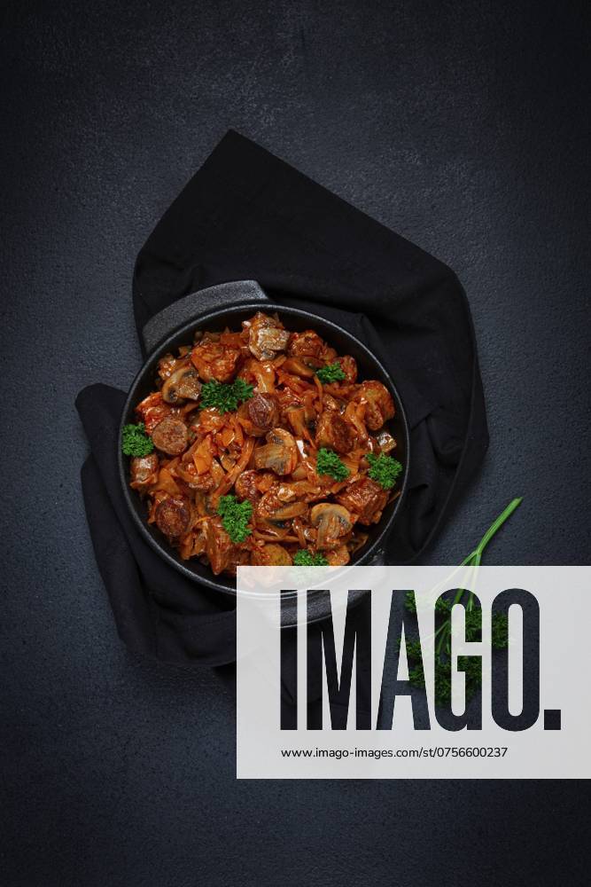 IMAGO Creative, Herbst, Food, Gulasch Bigos, Bigus ist ein polnisches Nationalgericht, bestehend aus Kohl und Fleisch, geschmort, hausgemacht, ohne Menschen Bigos, bigus is a national Polish dish, made of cabbage and meat, stewed, homemade, no people