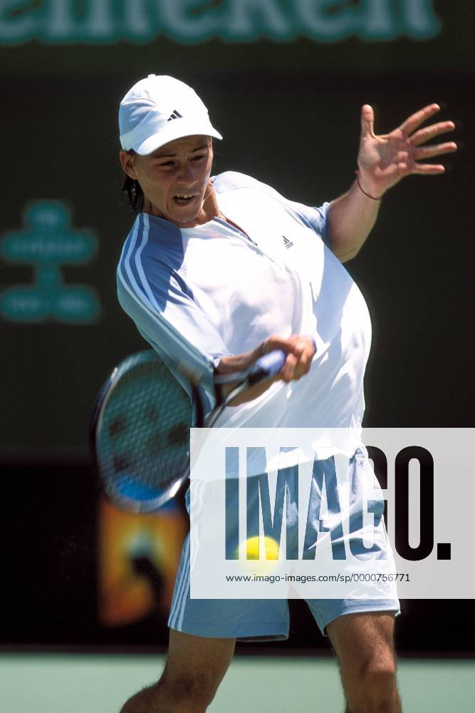 Guillermo Coria (Argentinien) - Vorhand Tennis Herren Australian Open 2003, ATP-Tour, Grand Slam, Hartplatz, Hardcourt, Hartplatztennis, Hartplatzturnier Einzelbild Melbourne Dynamik