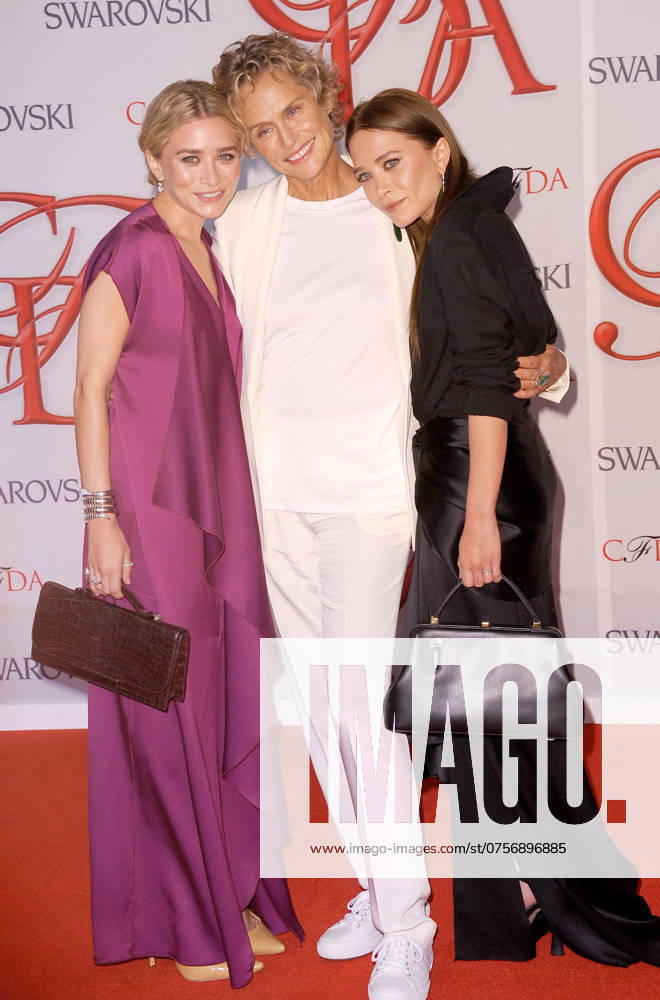Ashley Olsen and Mary-Kate Olsen with Lauren Hutton at the 2012 CFDA Fashion Awards at Alice Tully Hall in New York City - 04 June 2012 FAM45196