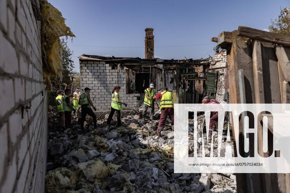 Russian Federation Launched A Massive Attack On Kharkiv Russian troops fired Kh-59 missiles towards, more than 10 houses destroyed, in Kharkiv, Ukraine, at 4:00 a.m, on August 25, 2024. Photo by Yevhen Titov ABACAPRESS.COM Kharkiv Kharkiv Region Ukraine