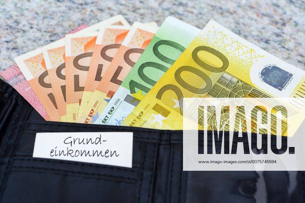Geldbörse mit 560 Euro Grundeinkommen ** NUR FUER REDAKTIONELLE ZWECKE ** **