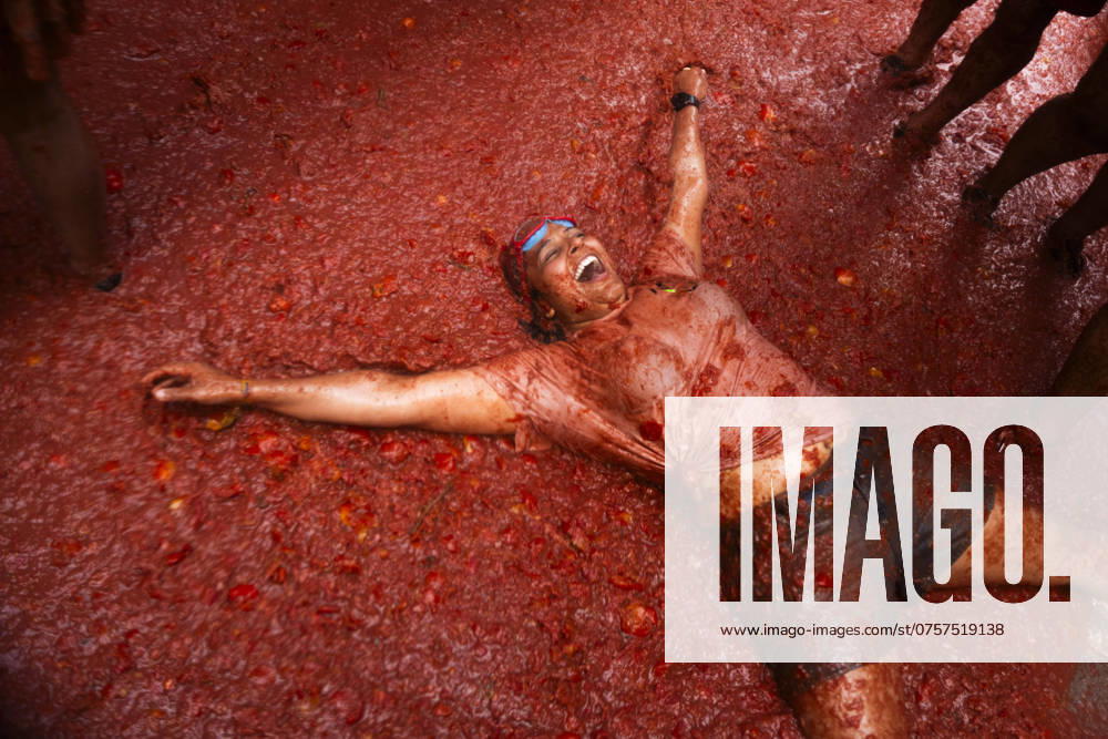 Celebration of the Tomatina de Bunol 2024 A woman during the Tomatina de Bunol 2024, on August 28, 2024, in Bunol, Valencia, Valencian Community Spain Some 150,000 kilos of tomatoes prepared by the company Frutas y Verduras Massanassa arrived in six trucks yesterday, August 27, in Bunol for the celebration of the Tomatina, The tomatoes have been produced exclusively for the festival, which has been held annually on the last Wednesday of August since 1945, and since 2002 has been considered a Festival of International Tourist Interest 28 AUGUST 2024 TOMATINA FIESTA TOMATO BATALLA LAUNCHING Bunol, Valencia Valen Community Bunol, Valencia Valen Community Valen Espana