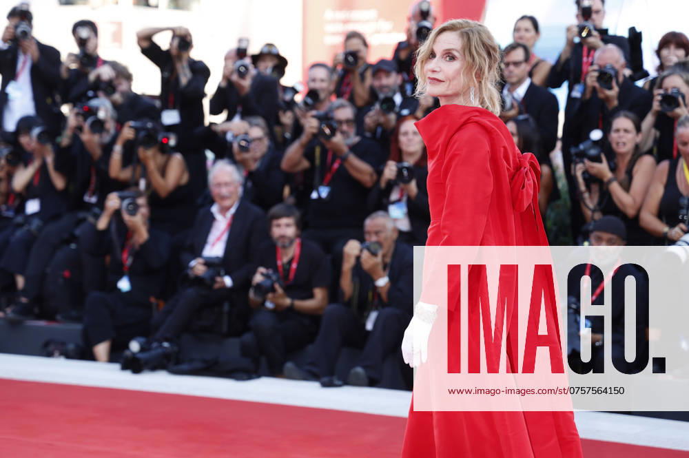 Isabelle Huppert at the Opening Ceremony with the premiere of the feature film Beetlejuice Beetlejuice at the Biennale di Venezia 2024 81 Venice International Film Festival at the Palazzo del Cinema Venice, 28 08 2024 Foto:xD.xBedrosianx xFuturexImagex beetlejuice_4305
