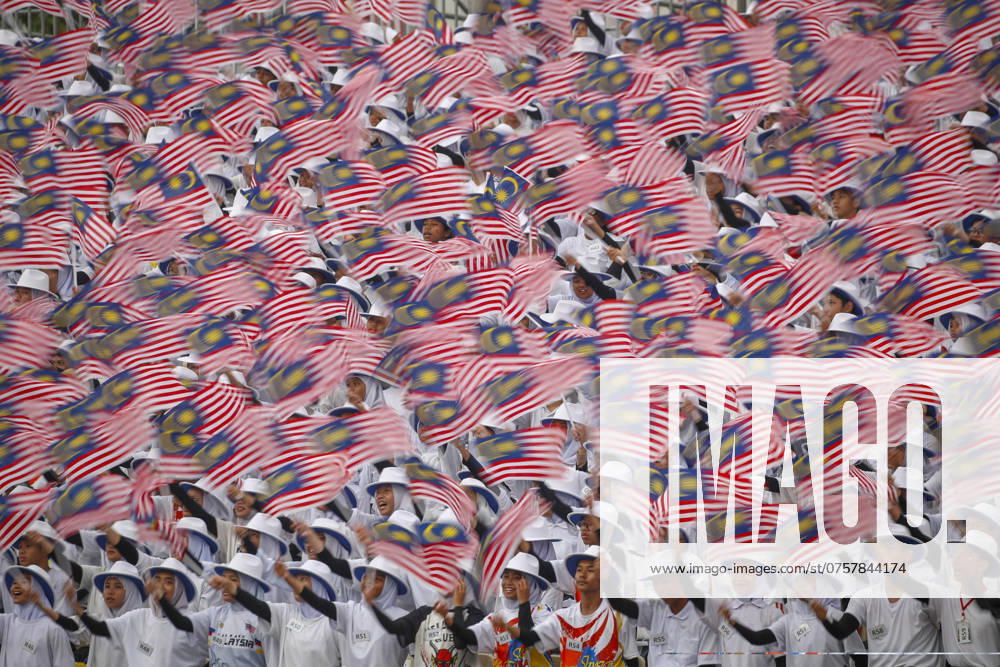 Malaysian students wave national flags of Malaysia during the 67th National Day celebrations parade rehearsal. Hari Merdeka (Independence Day) is a national day of Malaysia. It commemorates the independence of the Federation of Malaya from the British colonial rule. Kuala Lumpur Malaysia - ZUMAs197 20240829_aaa_s197_107